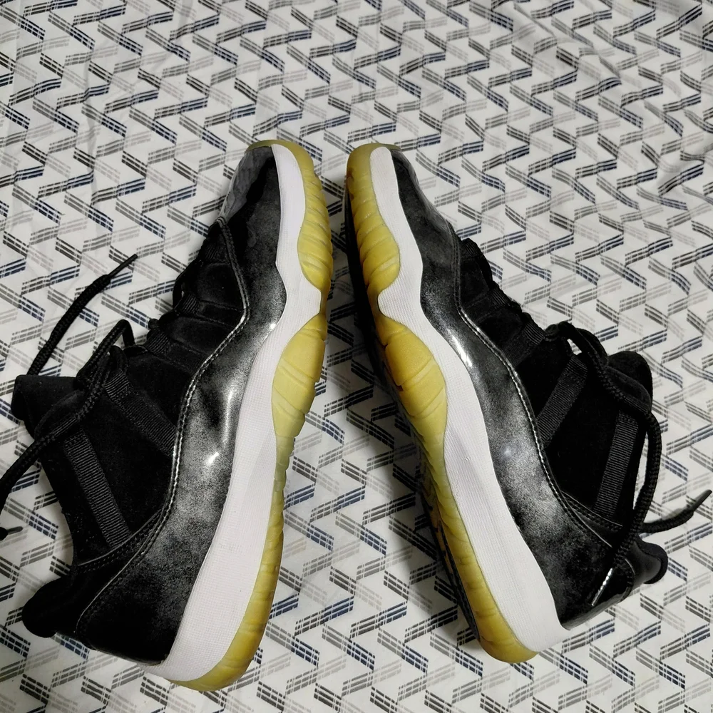 Jordan Black and Yellow Sneakers - Picture 3 of 8